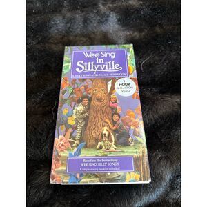 Wee Sing in Sillyville (VHS, 1995) WITH SONG BOOKLET